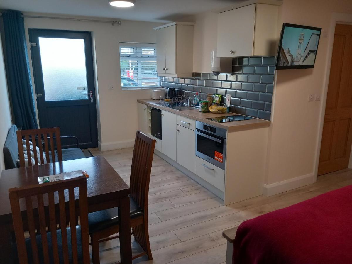 Matty'S Pub - Apartment'S Carlow Bagian luar foto