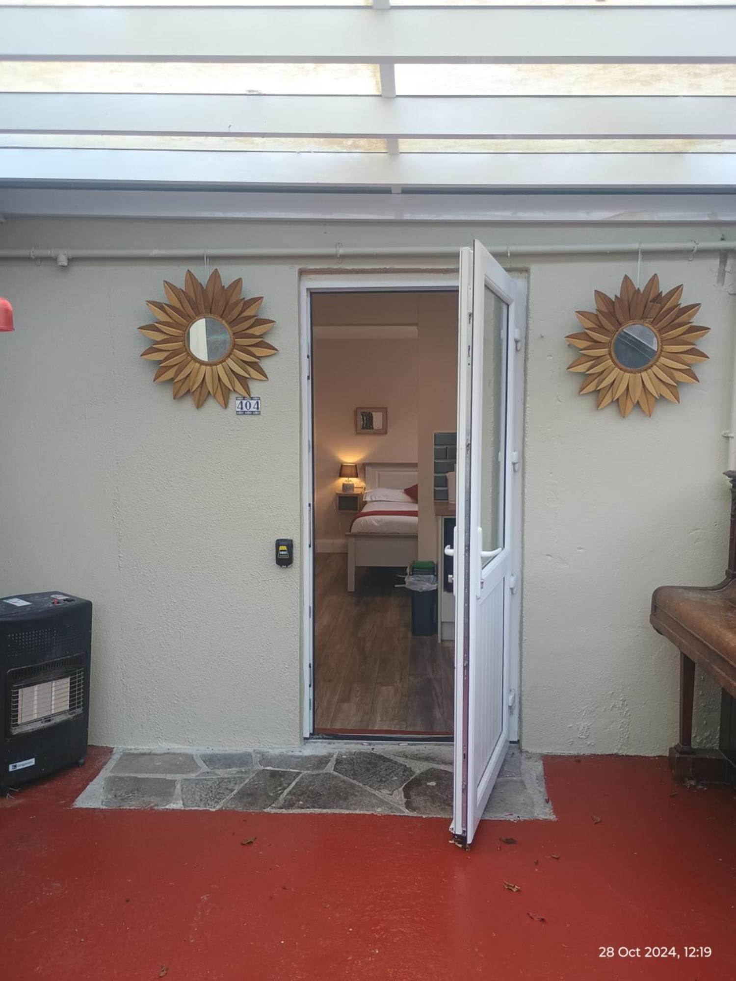 Matty'S Pub - Apartment'S Carlow Bagian luar foto