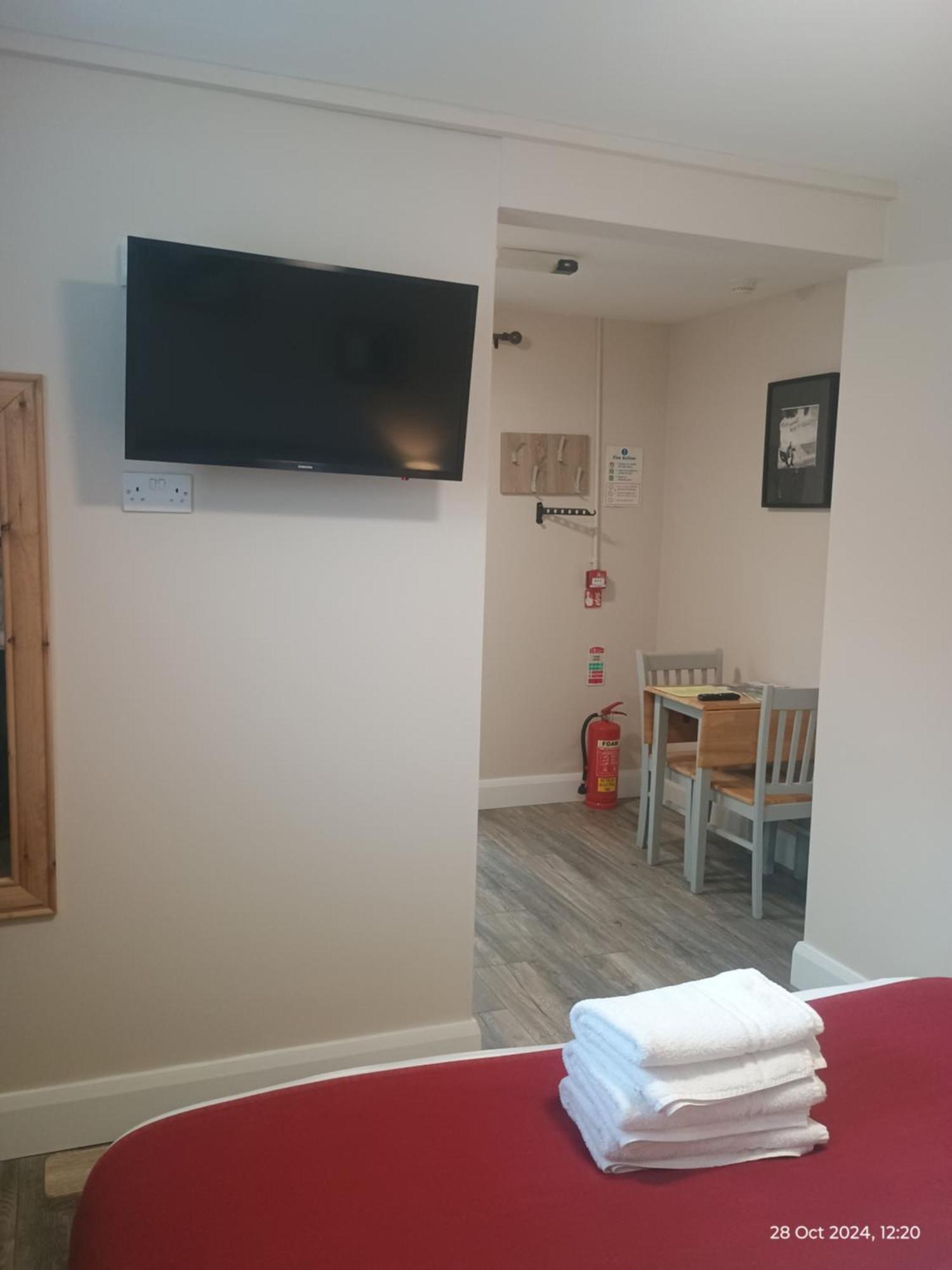 Matty'S Pub - Apartment'S Carlow Bagian luar foto